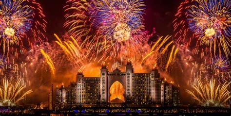Atlantis New Years Eve Celebrations Light Up The Night