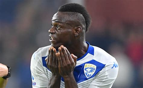 Mario balotelli's in the premier league. Mario Balotelli attaccato dai tifosi del Brescia: "È ...