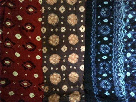 Kain tenun lurik diperkirakan sudah ada sejak 3.000 tahun silam. Motif Batik Jumputan Palembang - Batik Indonesia