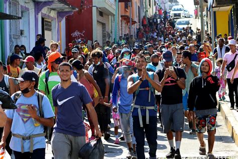 Caravana De Migrantes Parte De México Rumbo A Estados Unidos La Noticia