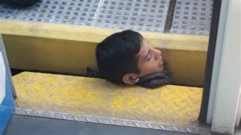 El angustioso rescate de un chico atrapado entre el tren y el andén