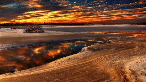 Lake In Desert With Reflection Of Fiery Cloud During Sunset Hd Nature