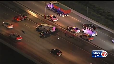 Car Crashes Into Van On South Florida Highway Wsvn 7news Miami News