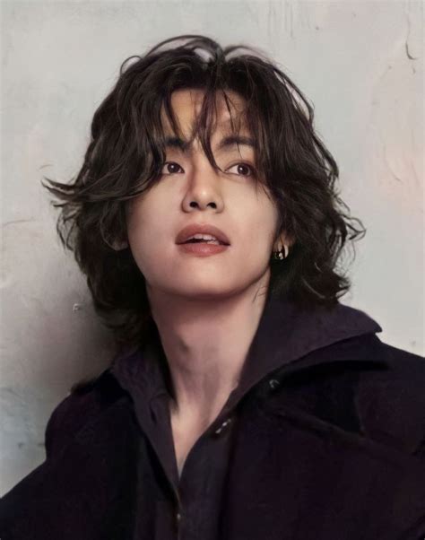 Sometimes he'd go from very short, to messy, asymmetrical bangs, and changed its color to dark brown or blonde. jackie ⁷ ☁️🌱 on Twitter in 2021 | Long hair styles, Kim ...