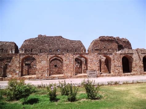 Walls Of Old Fort Delhi Veethi