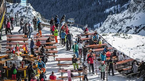 Sanfter Tourismus In Den Alpen Nach Dem Rodeln Zum Alpinen Steinschaf