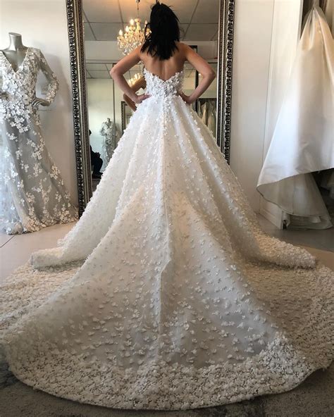 Stunning Wedding Dress With Amazing Details N O R M A L I L I