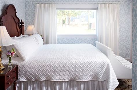 This can be a style that best suits the bedroom, given its function and nature. Pin on Decorating Ideas