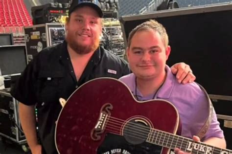 Couple Wins Halloween With Their Costumes As Luke Combs And Girlfriend Nicole Whiskey Riff