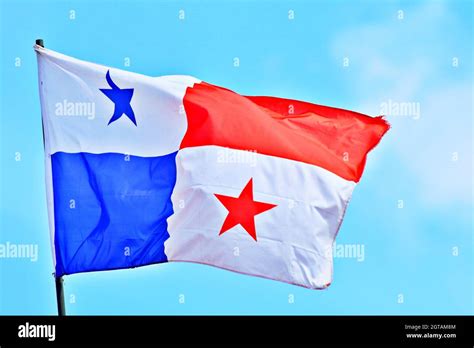 ondear la bandera panameña fotografías e imágenes de alta resolución alamy