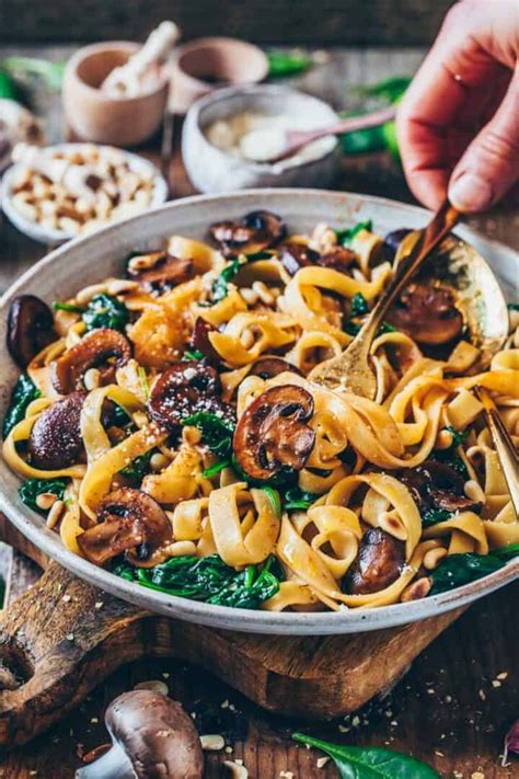 Vegan Mushroom Pasta with Spinach - Bianca Zapatka | Recipes