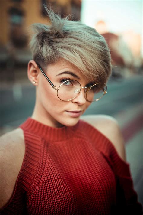 If you're stuck at home at the moment, why not use the time to plan your next short haircut? Sassy Short Curly Hairstyles For Girls With Curls | FREEYORK