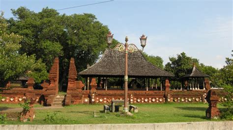 8 Keunikan Dan Kegunaan Rumah Adat Kasepuhan Cirebon Jawa Barat Beserta