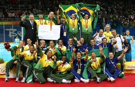 Após sufoco, brasil se prepara para sequência mortal no vôlei masculino depois de bater tunísia e argentina em tóquio, seleção de renan dal zotto terá rússia, estados unidos e frança pela frente para garantir um lugar nas quartas de final A Publicidade no Esporte: Imagens de Voleibol Masculino e ...