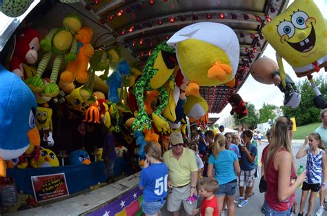 Carnival Prizes At Naperville Last Fling Carnival Carnival Flickr