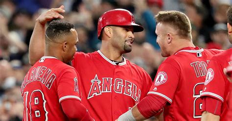 Slugger Albert Pujols Becomes 32nd Player To Join 3000 Hit Club Cbs