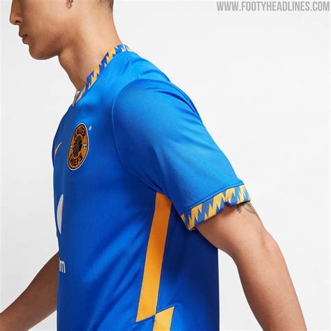 All information about kaizer chiefs (dstv premiership) current squad with market values transfers rumours player stats fixtures news. Nike Kaizer Chiefs 20-21 Heim- und Auswärtstrikots ...