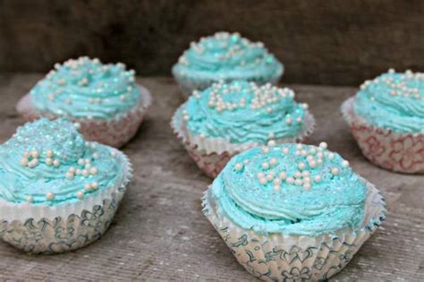 Dec 11, 2014 · or get fancy with your bath bombs and decorate by piping on soap like frosting on a cupcake! DIY Bath Bombs | How To Make Homemade Bath Bombs | DIY Cupcake Bath Bombs With Frosting | Easy ...