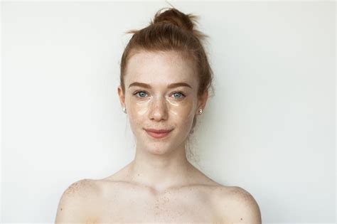 Premium Photo Freckled Caucasian Woman With Red Hair Is Wearing