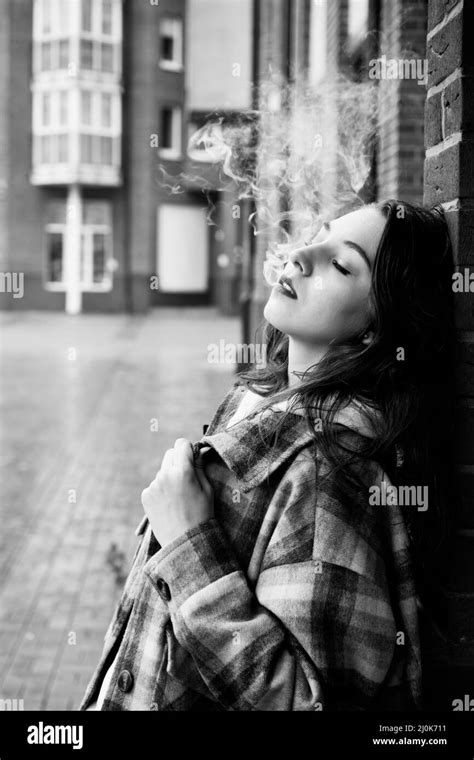 Beautiful Vintage Girl Smoking Cigarette Black And White Stock Photos