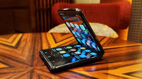 Its novelty will turn heads, but so will its extraordinarily high price. Samsung Galaxy Z Flip unveiled with specs, price - Speed Magazine