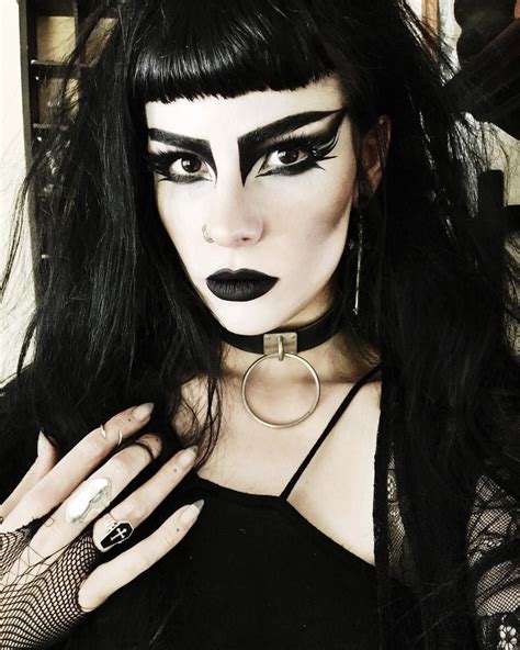 Playing With Some Trad Goth Looks 🦇 In 2020 Goth Look Goth Makeup