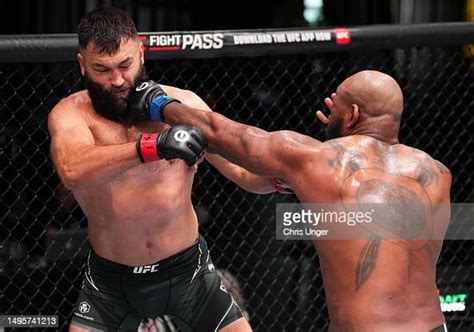 Dontale Mayes Punches Andrei Arlovski Of Belarus In A Heavyweight News Photo Getty Images