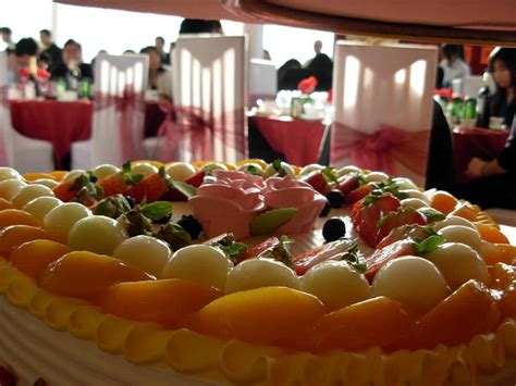 Very good reviews on our flower bouquet designs and freshness througout all seasons. Chinese Sponge real Fruit Wedding Cake. | Fruit wedding ...