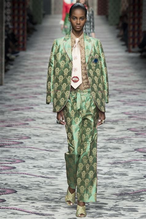 Show Review Gucci Ready To Wear Spring 2016 Fashion Bomb Daily Style