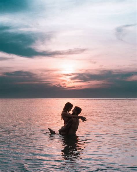 freeoversea sunset travelcouple instagram beautiful photogtaphy beach ocean asia