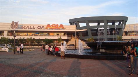 Sm Mall Of Asia Situated Right By The Scenic Manila Bay The Daifans