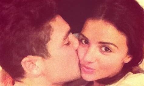 Towies Lucy Mecklenburgh And Tom Pearce Cuddle Up For Romantic Selfie