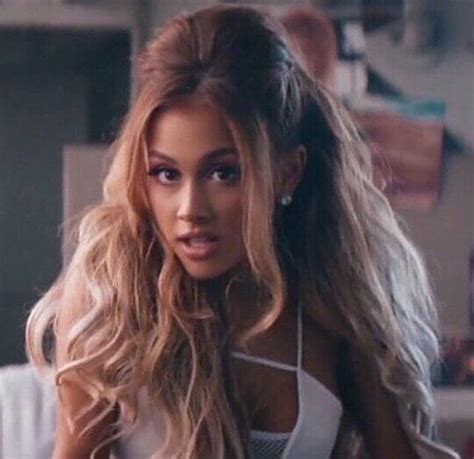 Oosnapitzanj THE SIDE TO SIDE MV IS FIRE HOLY CHIZ Ariana Grande Fotos