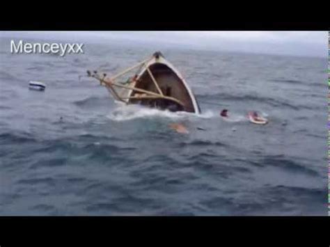 La gente se porta como si en puerto vallarta no hubiera covi. Barco se hunde en irlanda - Capitán salva a su compañero - YouTube