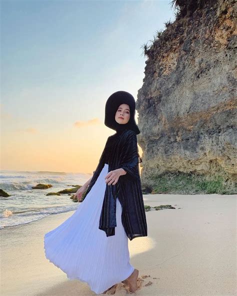 Viimeisimmät twiitit käyttäjältä hijab basah (@hijabbasah). Pin oleh N Farida di Hijab Style | Pakaian pantai, Baju ...