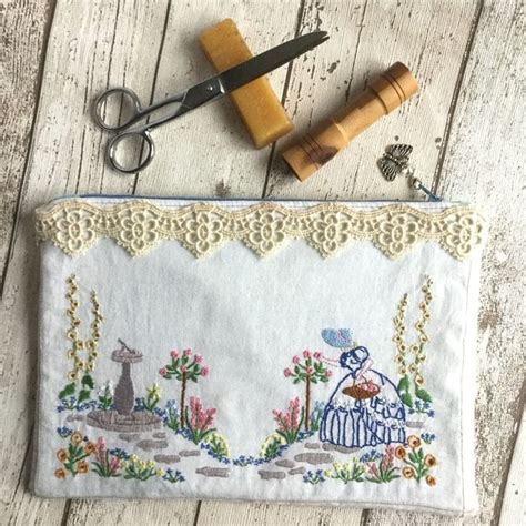 Vintage Linen Hand Embroidered Zipped Bag Vintage Linens Hand