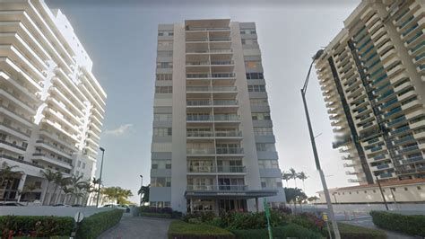 El colapso ocurrió poco antes de la 2 de la madrugada, hora local, en un condominio de surfside el derrumbe parcial de un edificio de 12 plantas en miami dejó como resultado al menos una persona. Edificio en Miami Beach colapsa durante accidente en demolición - Telemundo Miami (51)