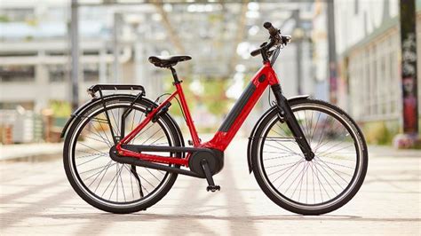Browse our selection of electric bikes from foldable e bikes, different speeds, water resistant & pedal system to make it through a tough stretch or up a hill. De nieuwe Gazelle Ultimate e-bike | ANWB