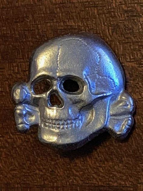 Ww2 German Ss Totenkompf Skull Pin