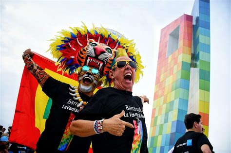 Por ejemplo, el presidente de tecnoglass, christian daes, manifestó que compraron 8.000 vacunas y que están pidiendo permiso para adquirir 8.000 más para los familiares de los empleados y los. Barranquilla, una 'Ventana al Mundo' iluminada - TELESANTANDER