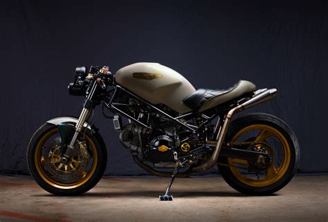 As you've probably noticed, there aren't a lot of sources for women's motorcycle jackets we've been lucky to have great partners too who are always willing to provide us leather motorcycle jackets, pants, boots, helmets and more. Women's Motorcycle Show Bike Gallery - Moto Lady