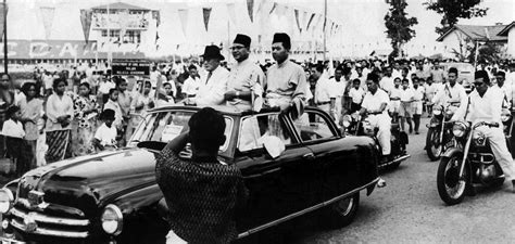 31, 1957, malaya's first prime minister, tunku abdul rahman, shouted merdeka! seven times as a rallying cry at the merdeka stadium in kuala lumpur. Makna Besar Hari 1 September 1957