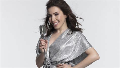 Şirinyer'de geçen çocukluk yılları ailesindeki ayrılıklar ve. Burcu Güneş 'Anadolu'nun Güneşi' albümünün lansman ...