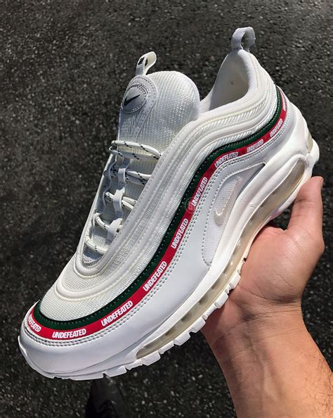 Furthermore, the three will feature undefeated branding on the panels and insoles, resembling the pairs from 2017. UNDEFEATED x Nike Air Max 97 | Zapatos tenis para mujer ...