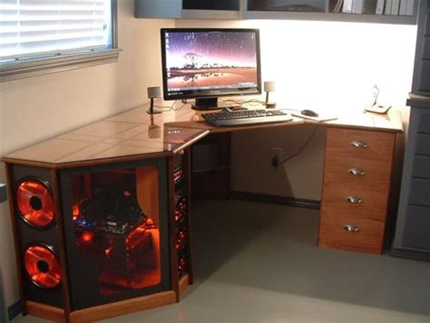 There are an infinite number of ways to construct a desk. 15 Inspiration to Build Your Own Computer Desk! | DIY