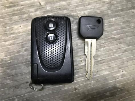Used Keyless Entry Remote Control Key Daihatsu Mira Cocoa Dba