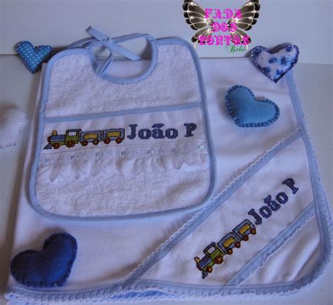 Babetes bordados a ponto cruz. Fada das Manualidades!: Babetes e Fralda com Ponto Cruz ...