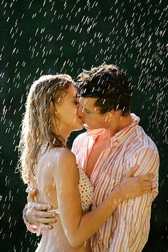 Couples kissing in the rain. Latest Fashions: First Kissing Stills