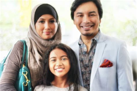 Kuih dan muih beranika macam makanlah jangan hanya di pandang. MODEL 80-AN: Sedetik Lebih Bersama Anuar Zain