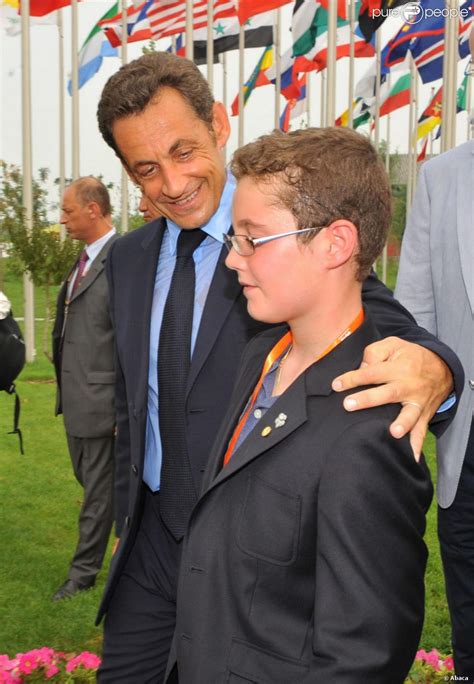 Nicolas Sarkozy Et Louis En Août 2008 Purepeople